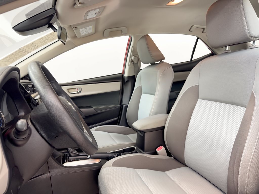 Used 2018 Toyota Corolla LE w/ Carpet Mat Package (TMS) FWD image 5