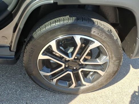 Used 2023 Jeep Compass Limited image 14