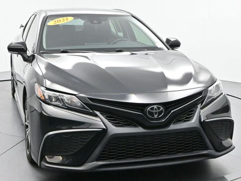 Used 2021 Toyota Camry SE w/ Cold Weather Package AWD/4WD image 2