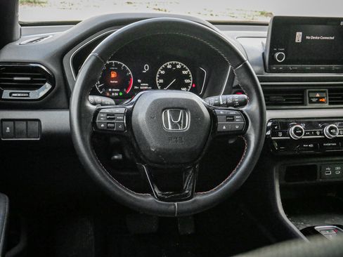 Used 2025 Honda Pilot Sport image 6