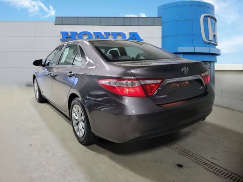 Used 2015 Toyota Camry LE image 4