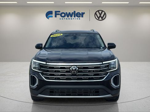 Used 2025 Volkswagen Atlas SEL AWD/4WD image 2