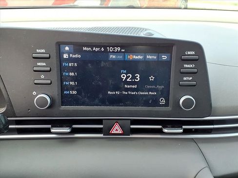 Certified 2023 Hyundai Elantra SE FWD image 9