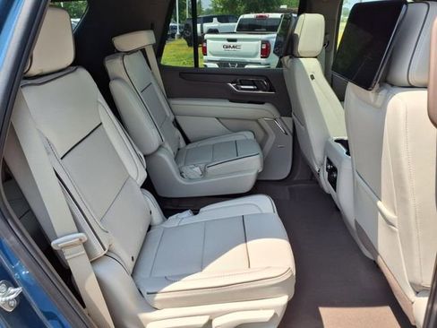 Used 2025 GMC Yukon Denali w/ Denali Reserve Package image 23