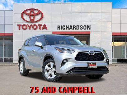 Used 2023 Toyota Highlander LE
