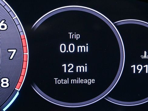 New 2025 Porsche Cayenne image 9