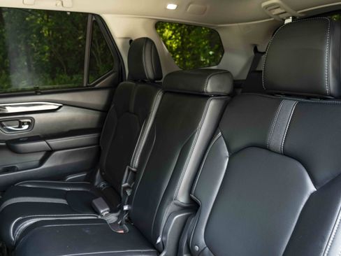 Used 2025 Honda Pilot EX-L image 18