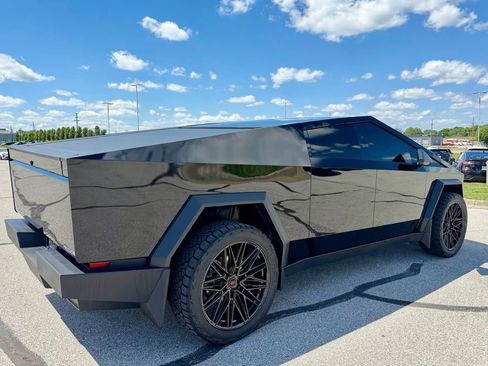 Used 2025 Tesla Cybertruck AWD Crew Cab image 6