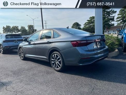 Used 2025 Volkswagen Jetta SE FWD image 6