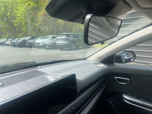 Used 2025 Kia K4 LXS image 31