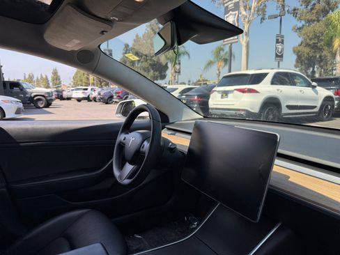 Used 2020 Tesla Model 3 Standard Range RWD image 22