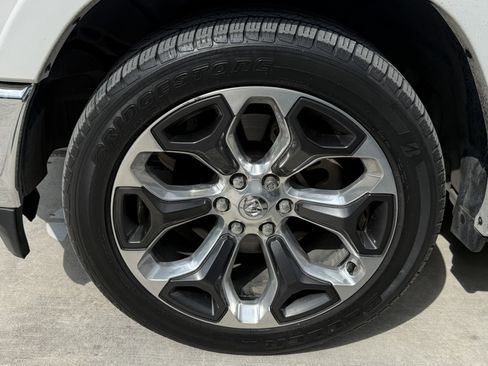 Certified 2019 RAM 1500 Laramie RWD image 10
