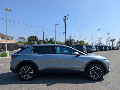 Used 2026 Chevrolet Equinox EV LT image 6