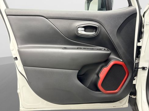 Used 2023 Jeep Renegade Trailhawk AWD/4WD image 9