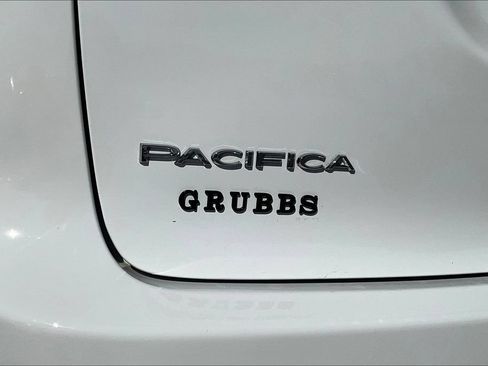 Used 2021 Chrysler Pacifica Touring-L AWD/4WD image 42