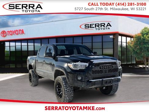 Used 2016 Toyota Tacoma TRD Sport image 1