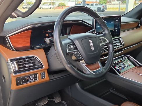 Used 2023 Lincoln Navigator Reserve AWD/4WD image 10