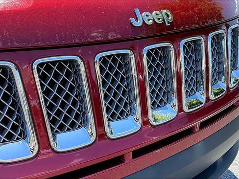 Used 2014 Jeep Compass Latitude w/ Sun/Sound Group AWD/4WD image 32