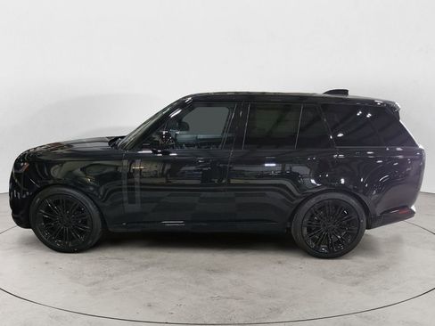 New 2026 Land Rover Range Rover SE image 2
