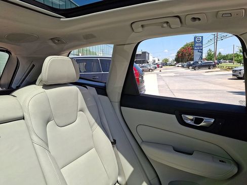 Used 2023 Volvo XC60 T8 Ultimate w/ Climate Package AWD/4WD image 14