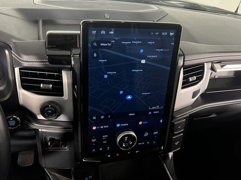 Used 2022 Ford F150 Lightning Platinum image 14