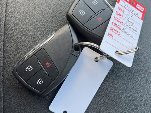 Used 2024 Chevrolet Colorado Trail Boss w/ Technology Package image 8