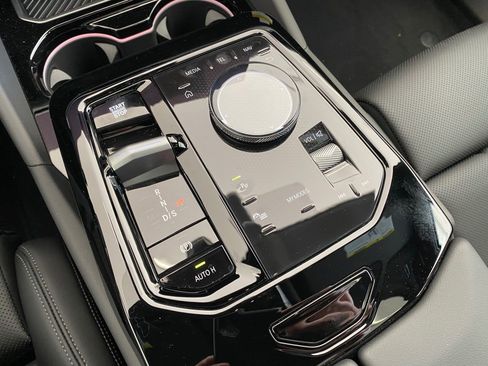 New 2026 BMW 550e xDrive w/ Premium Package image 33