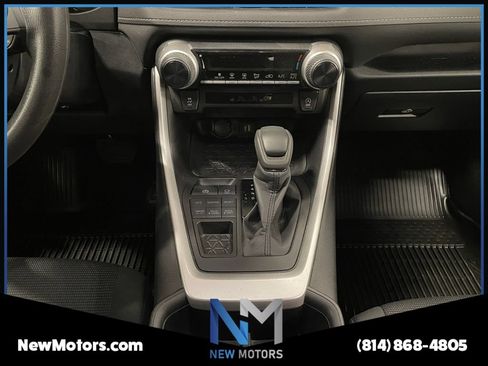Used 2024 Toyota RAV4 LE AWD/4WD image 11
