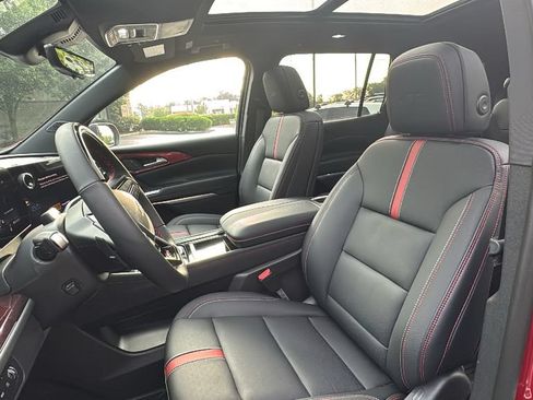 Used 2026 Chevrolet Traverse RS w/ LPO, Floor Liner Package AWD/4WD image 11