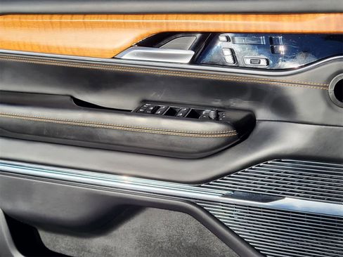 Used 2022 Jeep Grand Wagoneer Series III image 20