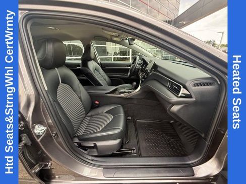Used 2022 Toyota Camry SE w/ Cold Weather Package FWD image 10