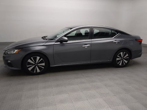 Used 2021 Nissan Altima 2.5 SV FWD image 2