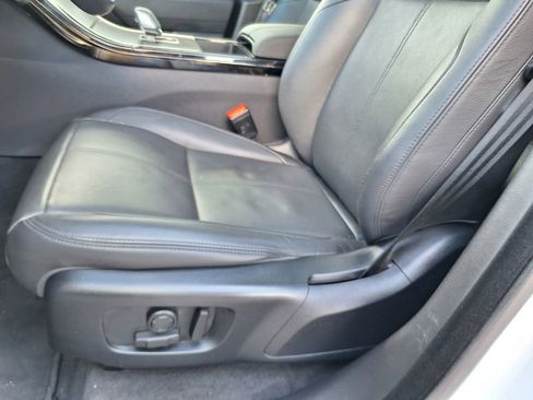 Used 2025 Land Rover Range Rover Velar Dynamic SE image 31