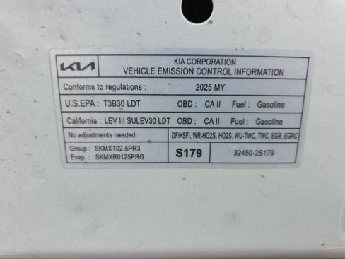 Used 2025 Kia Sportage SX image 8