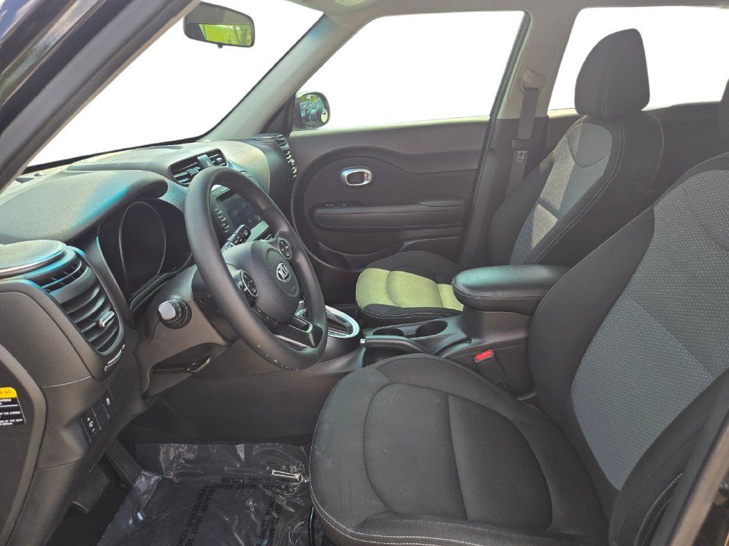 Used 2019 Kia Soul + FWD image 17