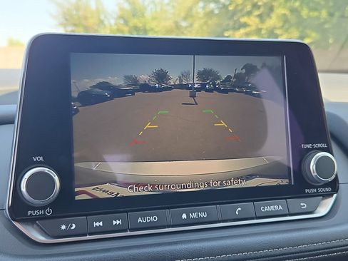 Used 2025 Nissan Rogue SV FWD image 24