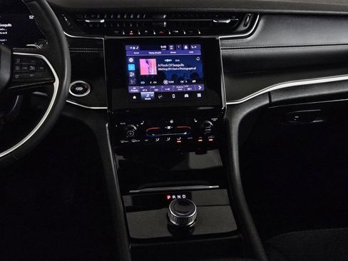 Used 2023 Jeep Grand Cherokee Altitude image 9