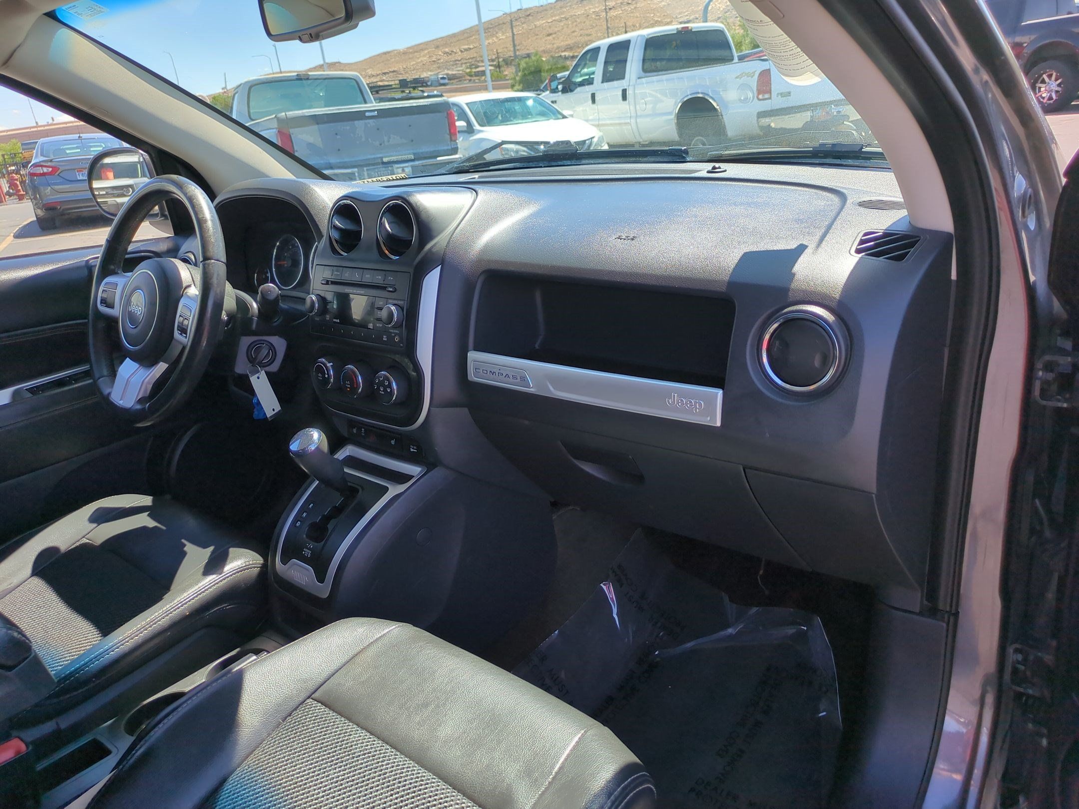 Used 2017 Jeep Compass Latitude FWD image 29