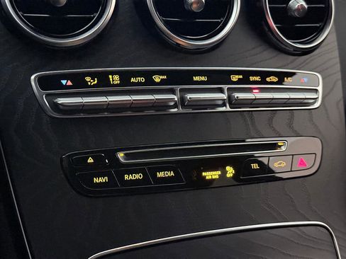 Used 2019 Mercedes-Benz GLC 300 4MATIC w/ Premium Package image 33