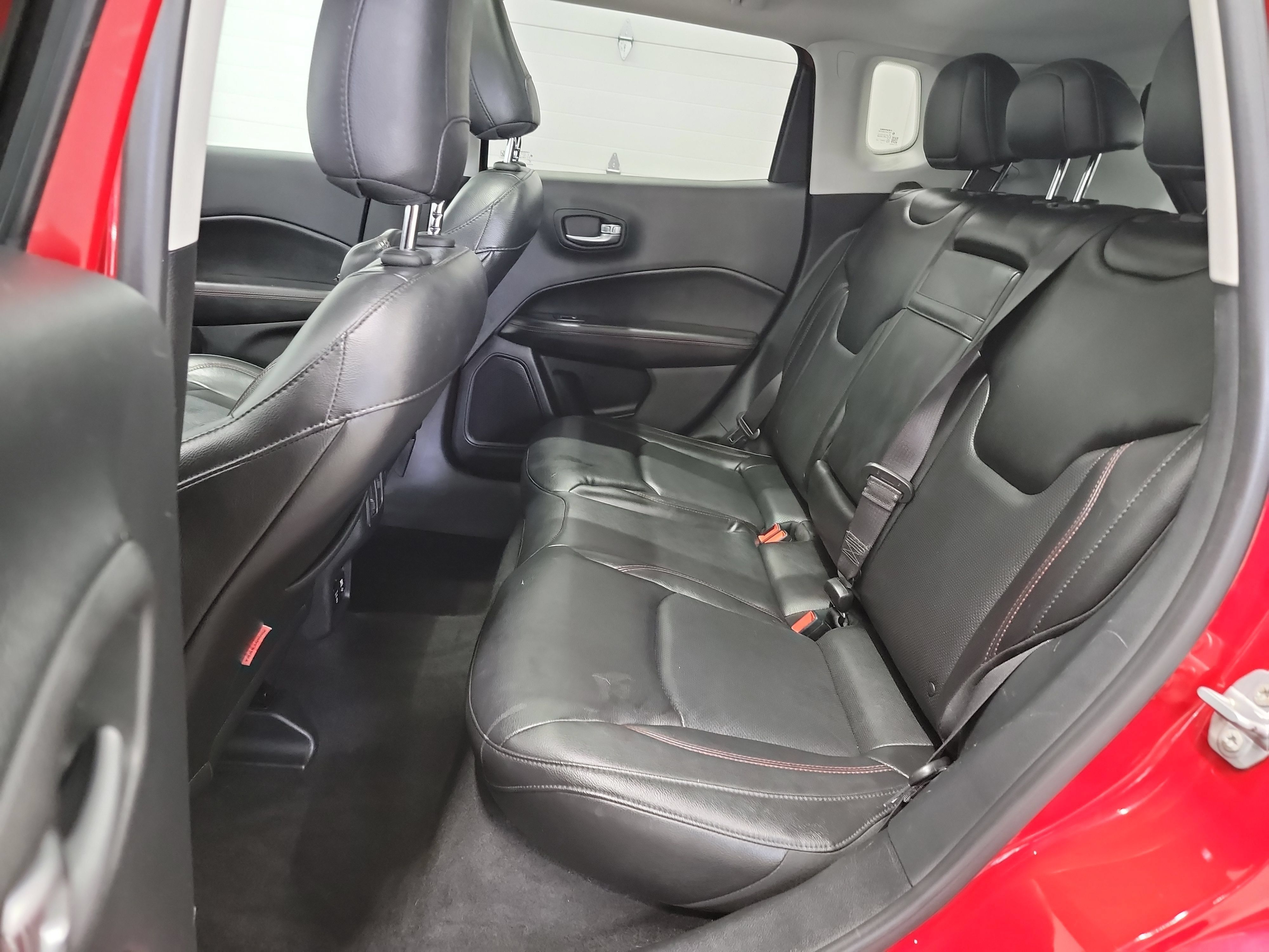 Used 2018 Jeep Compass Trailhawk w/ Leather Interior Group AWD/4WD image 28