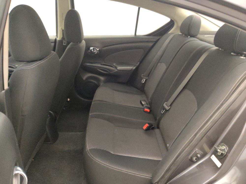 Used 2015 Nissan Versa SV FWD image 18