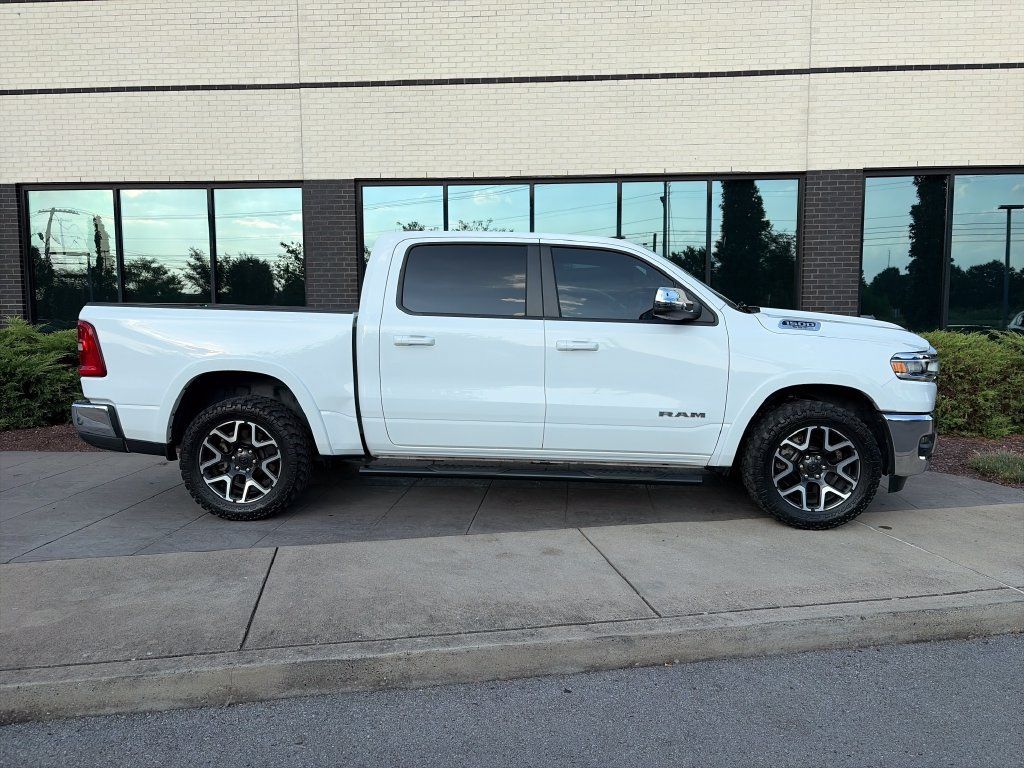 Used 2025 RAM 1500 Laramie AWD/4WD image 4