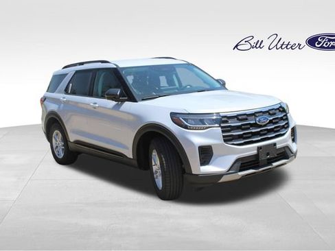 New 2026 Ford Explorer Active RWD image 2