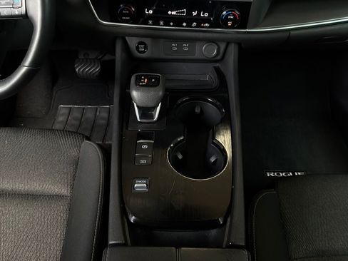 Used 2025 Nissan Rogue SV FWD image 15