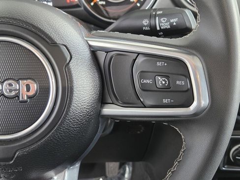 Used 2023 Jeep Gladiator Overland AWD/4WD image 25