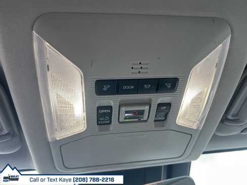 Used 2022 Toyota RAV4 XLE Premium image 32