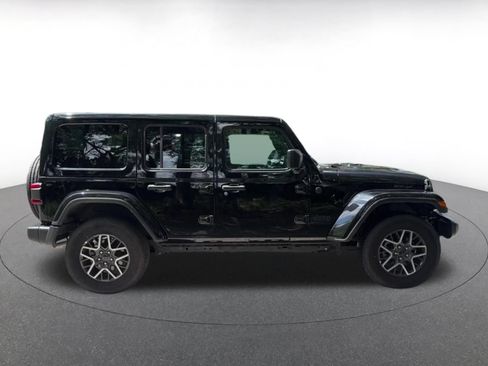Used 2025 Jeep Wrangler Unlimited Sahara AWD/4WD image 16