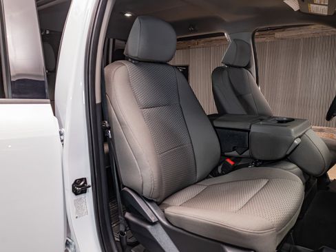 Used 2022 Ford F350 XLT w/ XLT Premium Package AWD/4WD image 24