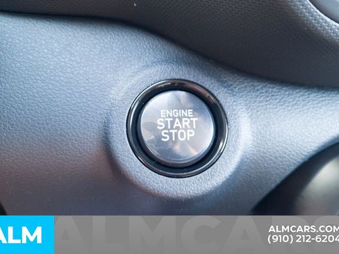 Used 2025 Hyundai Venue Limited image 26