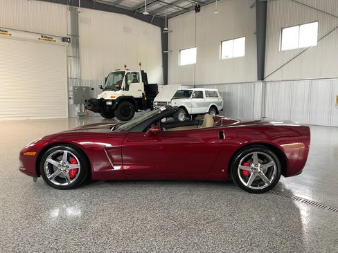 Used 2007 Chevrolet Corvette Convertible w/ Preferred Equipment Group RWD image 3